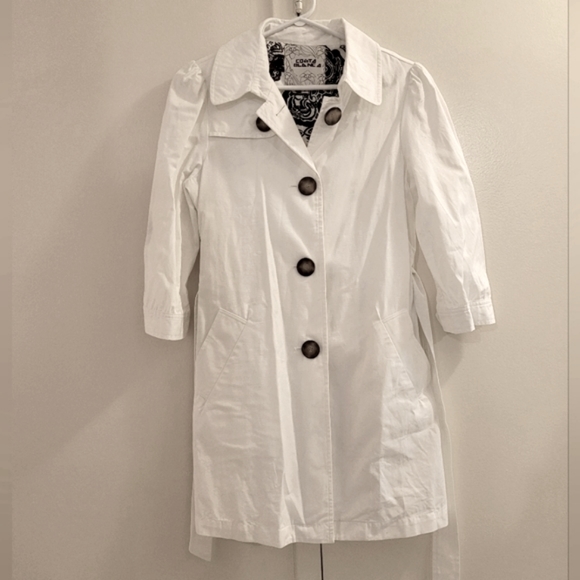 White Trench coat - Picture 1 of 3